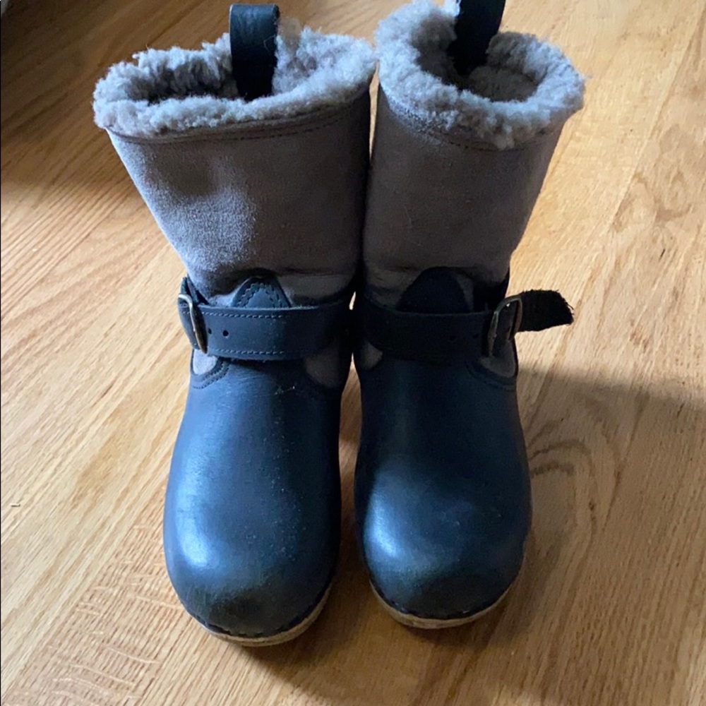 Sven clog booties!